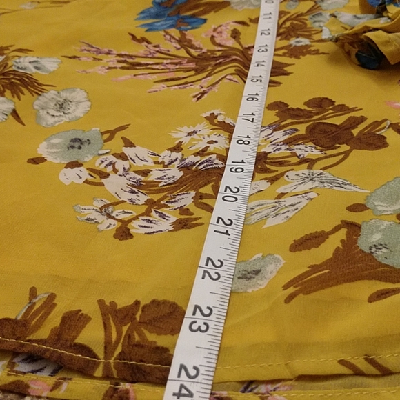 ENTRO:  BOHO chic, Bold, Beautiful mustard yellow blouse with floral print - Picture 5 of 8